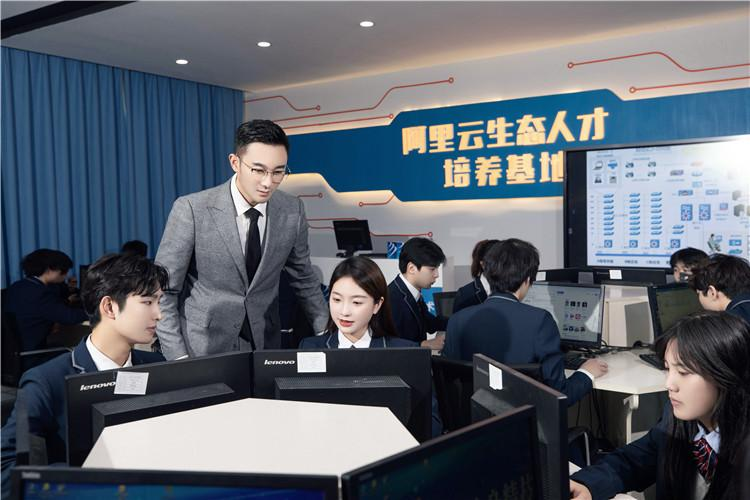 中考動向丨中考o(jì)r學(xué)技術(shù),成績不理想初中生要做兩手準(zhǔn)備!?