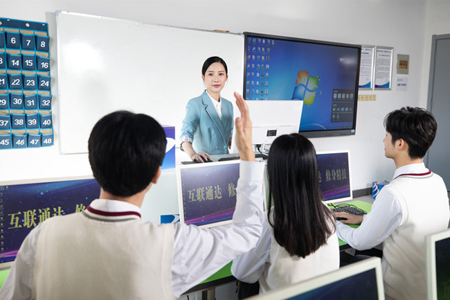初中生學(xué)什么技術(shù)好?互聯(lián)網(wǎng)行業(yè)深受喜愛(ài)