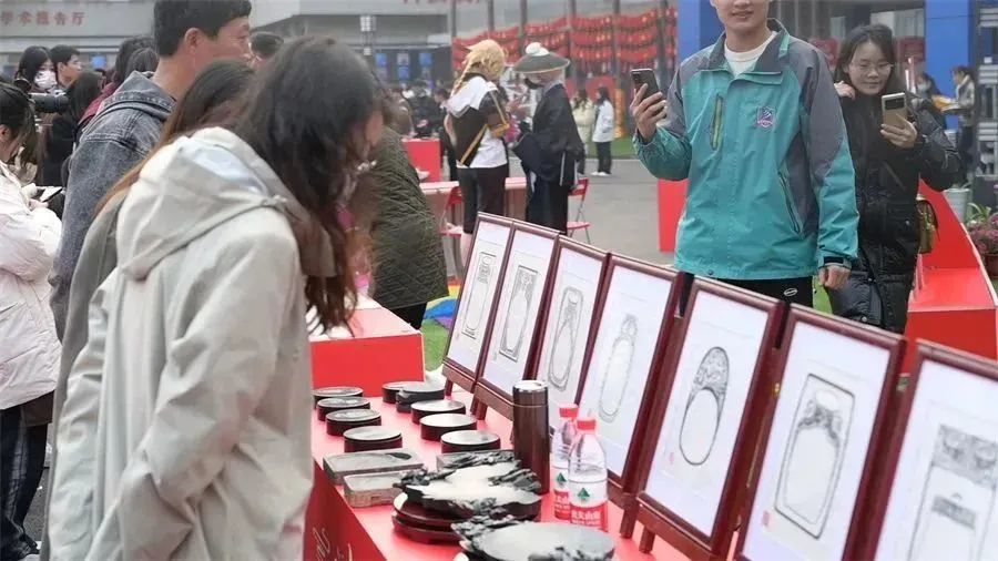 新華電腦教育春季開學熱 | 非遺進校園，國潮范十足！