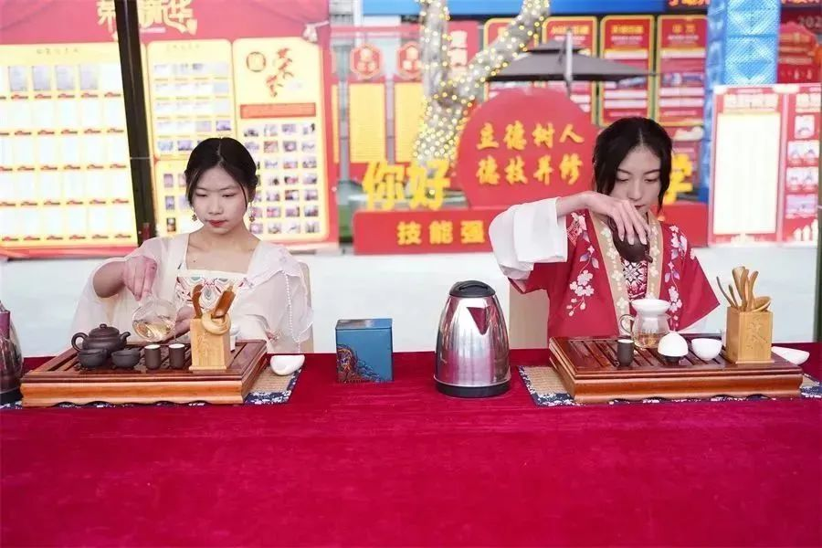 新華電腦教育春季開學熱 | 非遺進校園，國潮范十足！