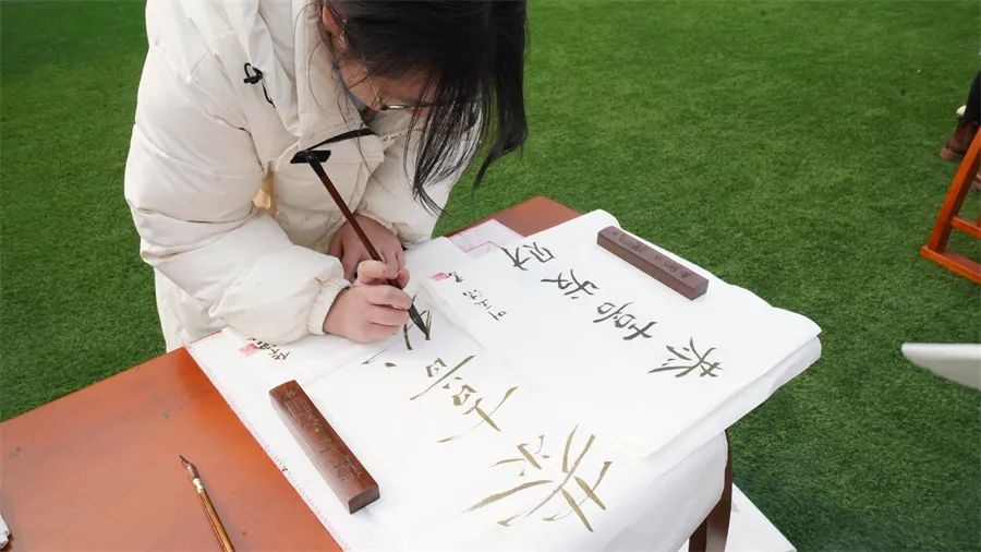 新華電腦教育春季開學熱 | 非遺進校園，國潮范十足！