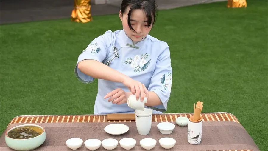 新華電腦教育春季開學熱 | 非遺進校園，國潮范十足！
