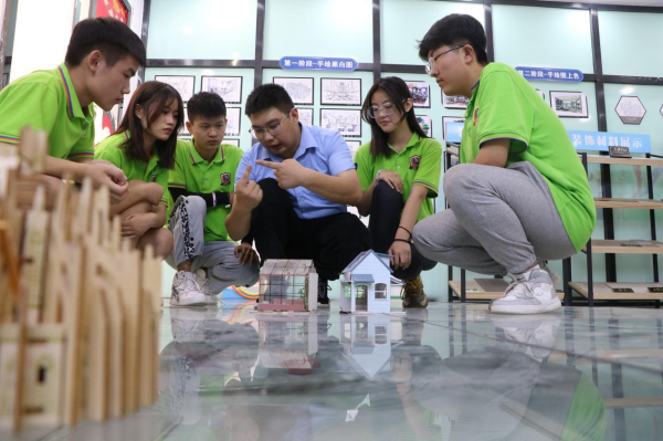 甘肅哪里的中專院校好？初高中生有什么好出路？