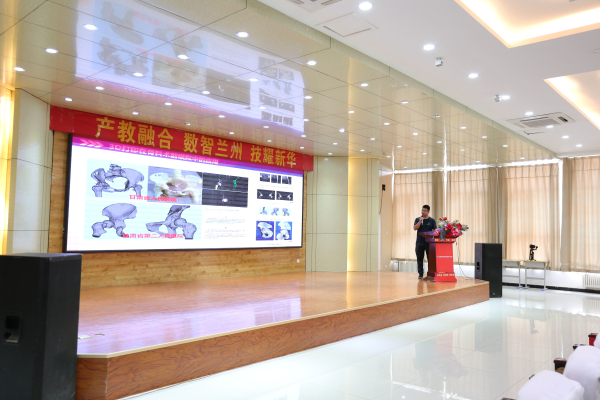 3D打印大咖走進新華  為新生講授新知識 新技能